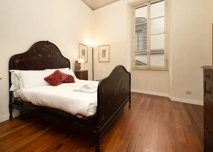 Frescoed Duomo Retreat Appartement